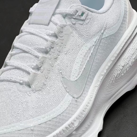 Nike Vomero 18 GORE-TEX Waterproof Mens Running Shoes Size 11 HQ7001 100 NEW main image 10